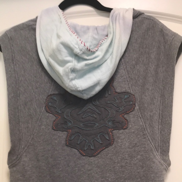 Vest - Picture 4 of 5